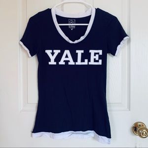 U-Trau Yale V-neck T-shirt